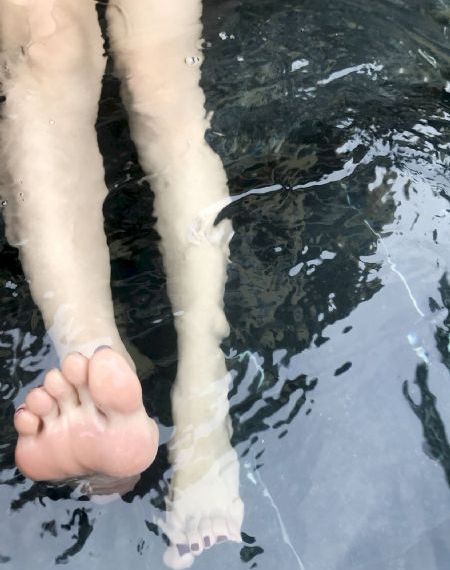 美女脱得一光二净的全身视频
