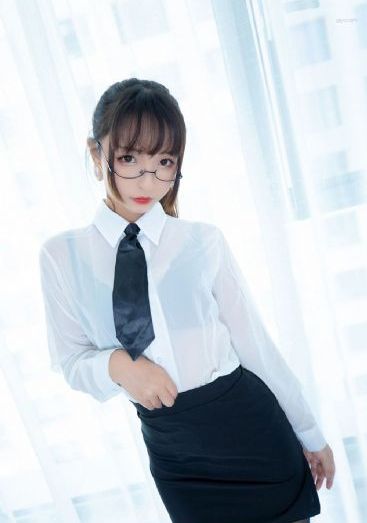 揉着我的奶从后面进去视频