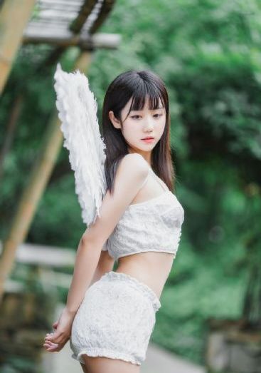他趴在两腿中间舔我高潮的视频