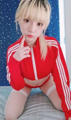 韩国年轻漂亮岳每4乱理电影