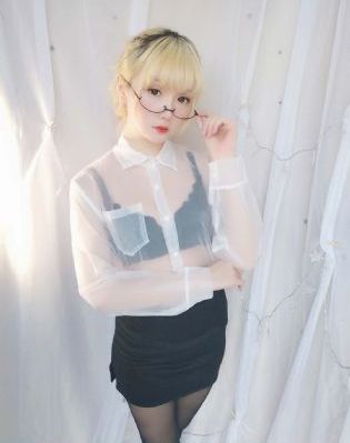 年轻的女教师电影