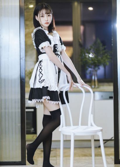 小受在公交车被八个男人强