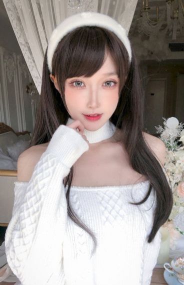 她的下面又紧又湿好爽