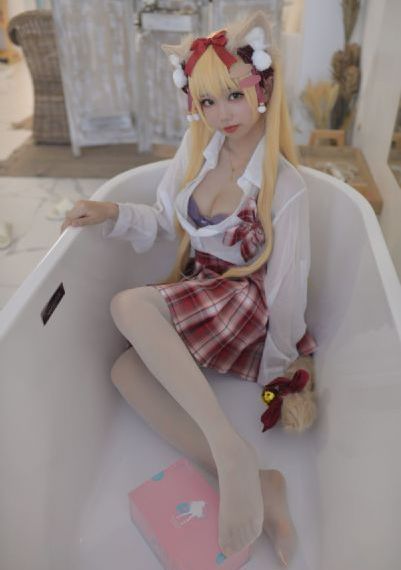 美女校花张开腿让我电影