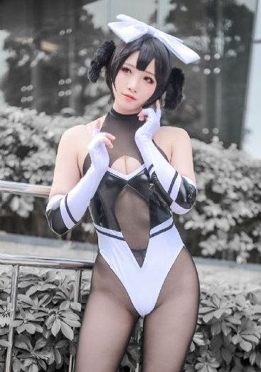 交换年轻夫妇